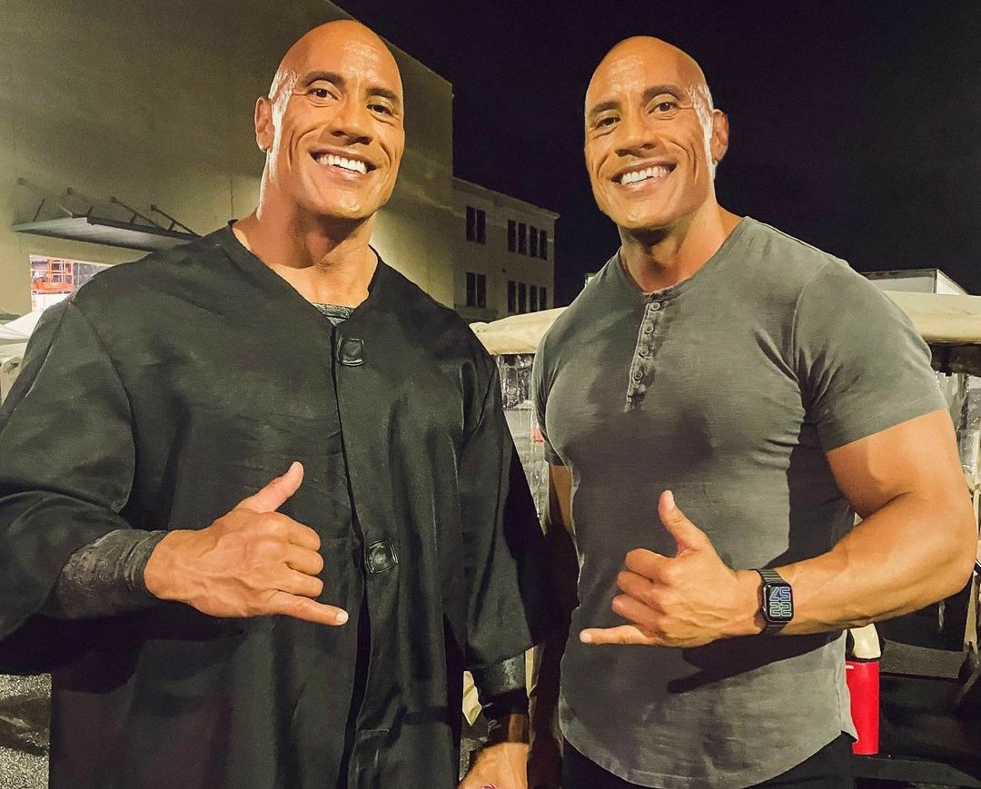 Matérias esportivas escritas corretamente - Curiosidade: O ator The Rock tem  um irmão gêmeo, também ator, chamado Dwayne Johnson. E eu achando que era a  mesma pessoa kkk